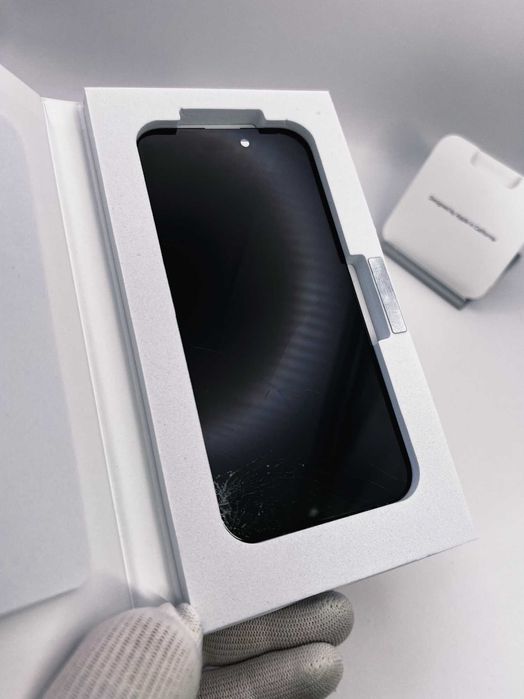 Оригинален дисплей за iPhone 15 PRO, със забележка!