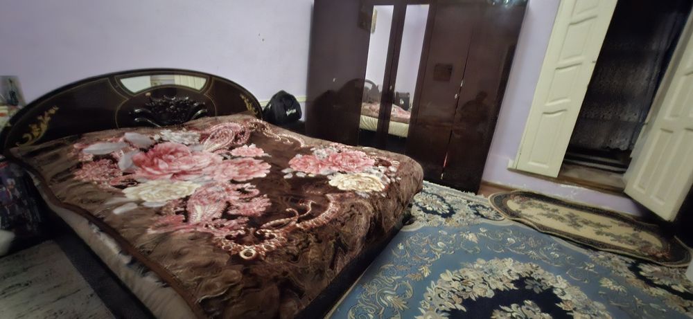 Отдвм даром. Текинга бервораман шкаф + кроват аммо жуда эски.20 йиллик