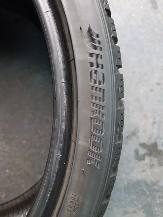 Anvelope de iarnă 235 35 19 Hankook Winter I'cept evo 3 dot 2020