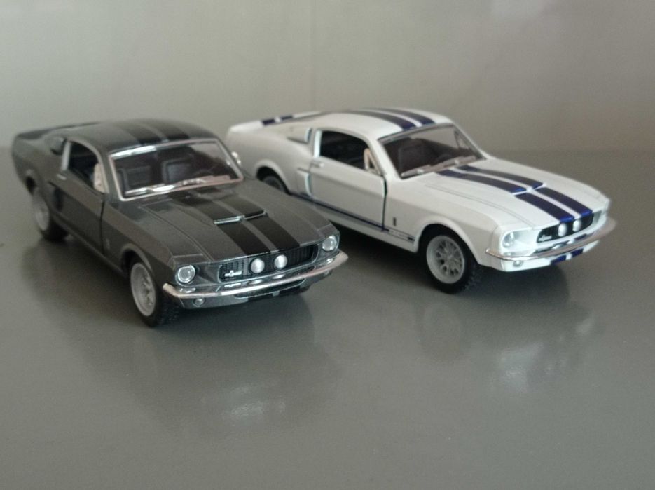 Коллекционная модель Ford Shelby, масштаб 1:36