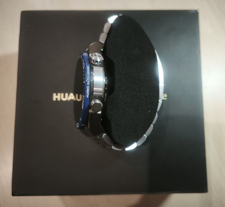 HUAWEI WATCH Ultimate
Аморфен метал1 | Професионален спорт | 100м гмур