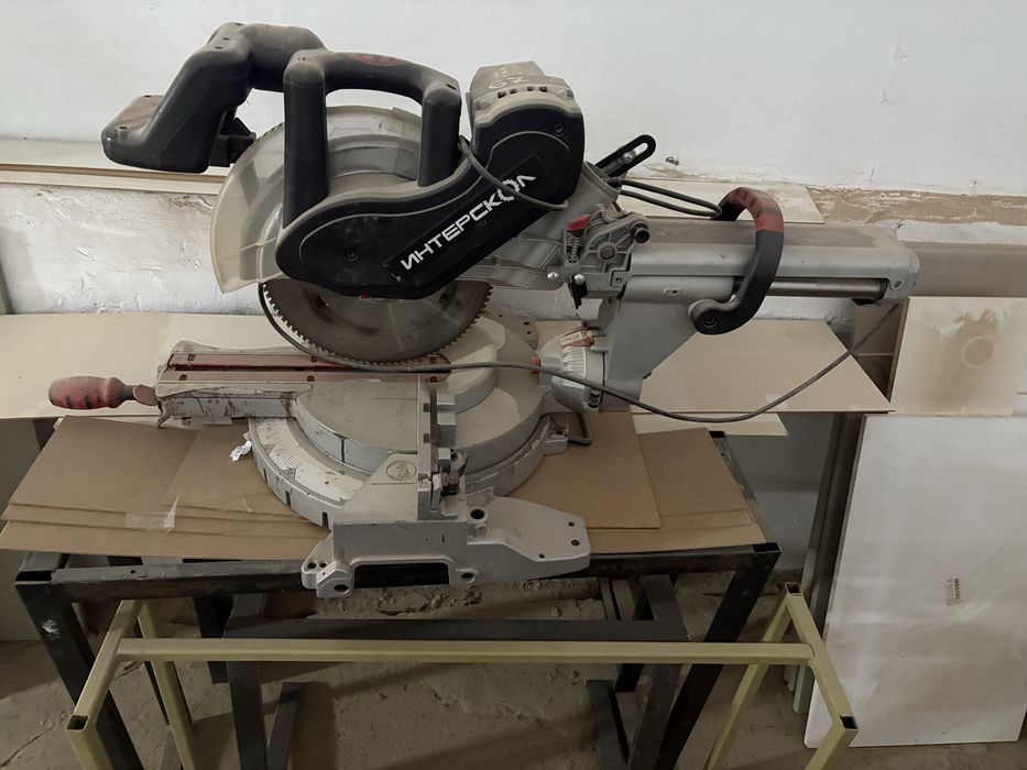 Торцовая пила в хорощем состоянии