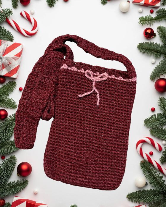 Плетена чантичка за телефон