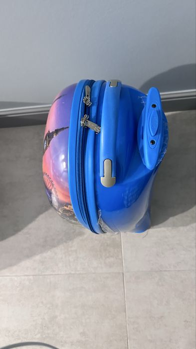 Чемодан детский новый