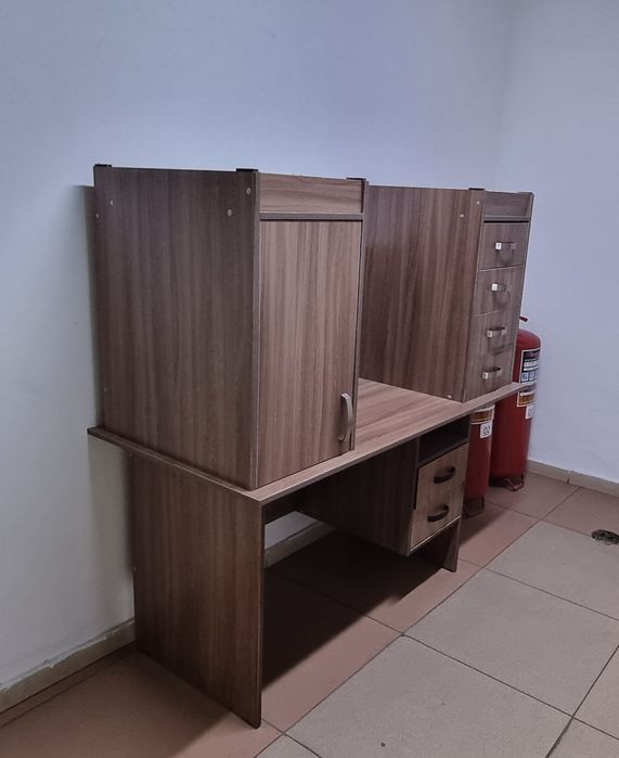 Два стола для работы