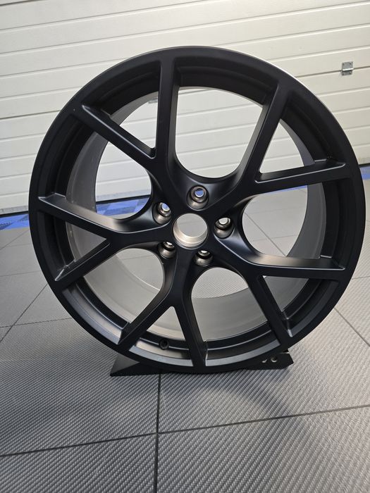 1 БР. Оригинална 19” RS3 8Y ДЖАНТА – ET25