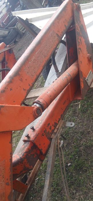 Incarcator frontal pentru utb 445