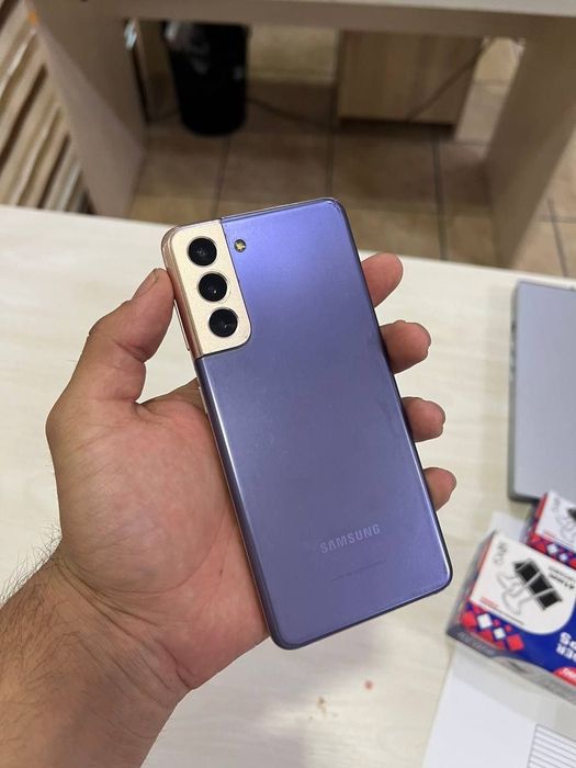 Samsung s21 5g. .
