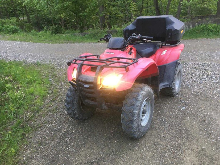 Vand 2 ATV-uri  ( Polaris Hawkeye 300 cm3 / Honda Fourtrax 420 cm3 )