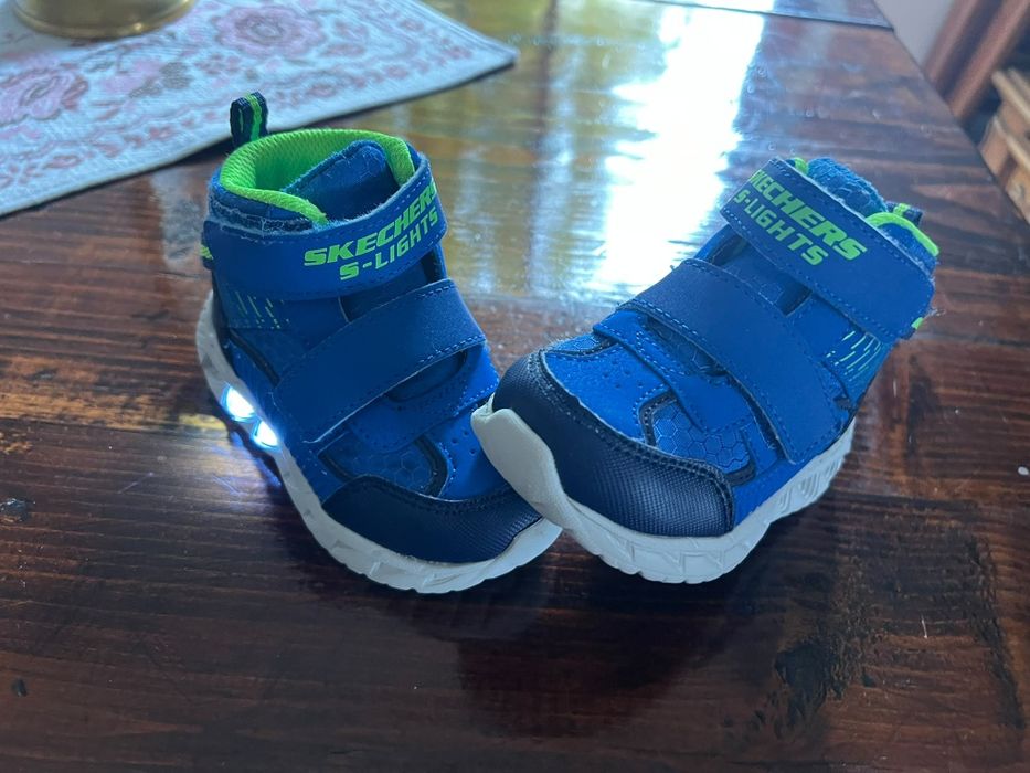 Ghetuțe Skechers 21