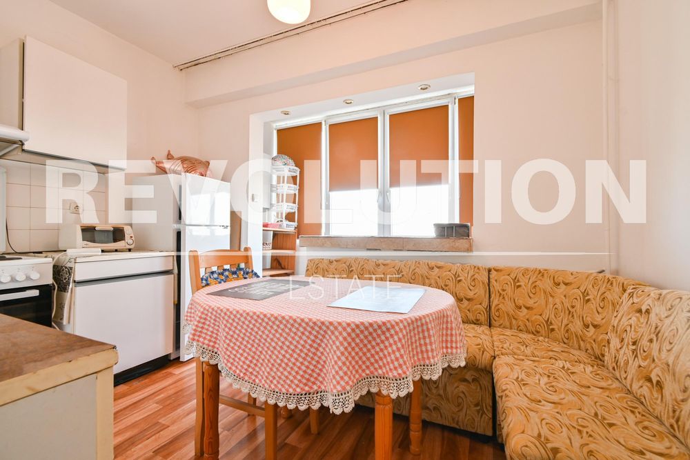 Дава се под наем Тристаен апартамент в София, Света Троица - 110 кв.м за 650 € - Снимка #3