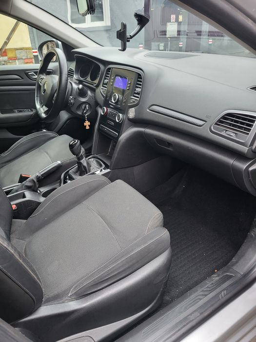 Renault Megan lV hatchback cu GPL
