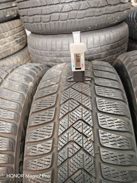4xCauciucuri de iarnă 225 45r18 95H Pirelli iarna