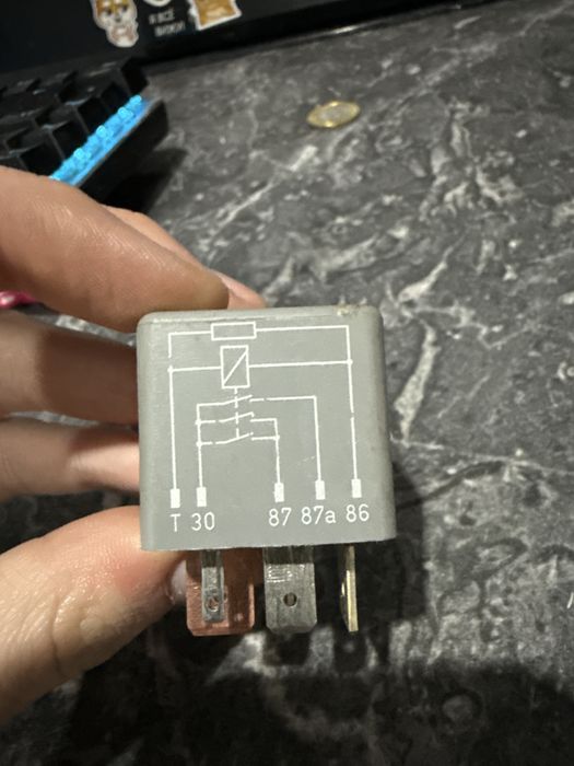 Реле бензонасоса audi 80 b4