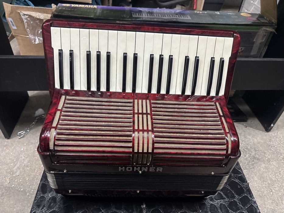 Acordeoane acordeon Hohner cu 80 basi vergea sita potcoava