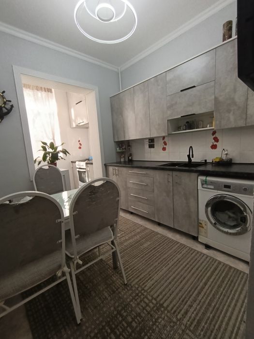 4комн кв, 4 эт , 7мкр,51 д, молоч кух