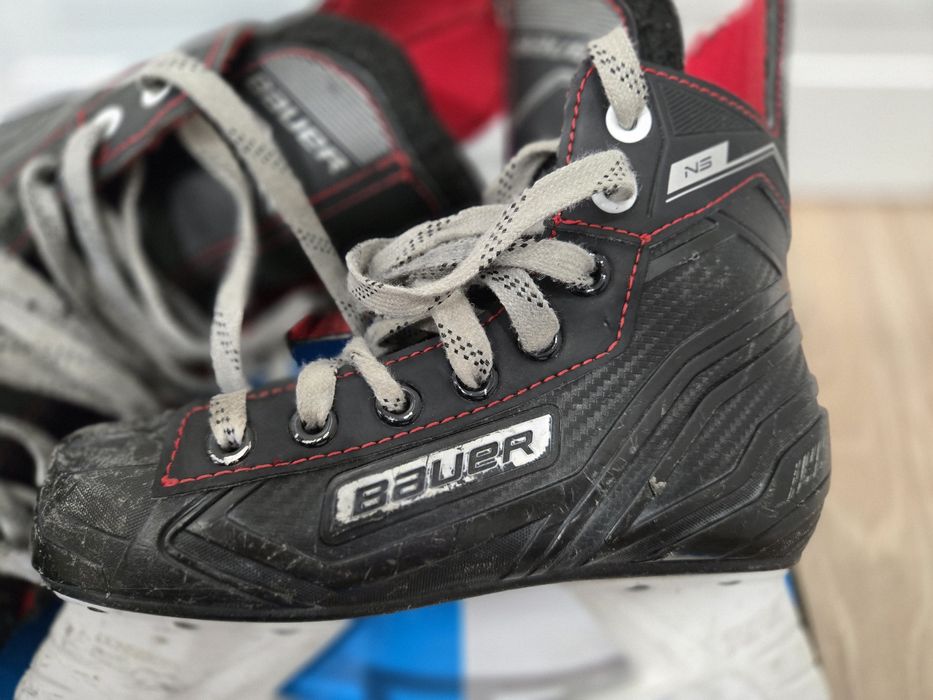 Продам детские коньки для хоккея