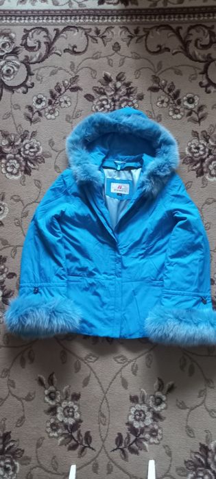 Продам куртку женскую