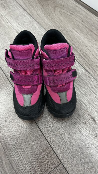 Продам ботинки осенние на девочку 27 размер