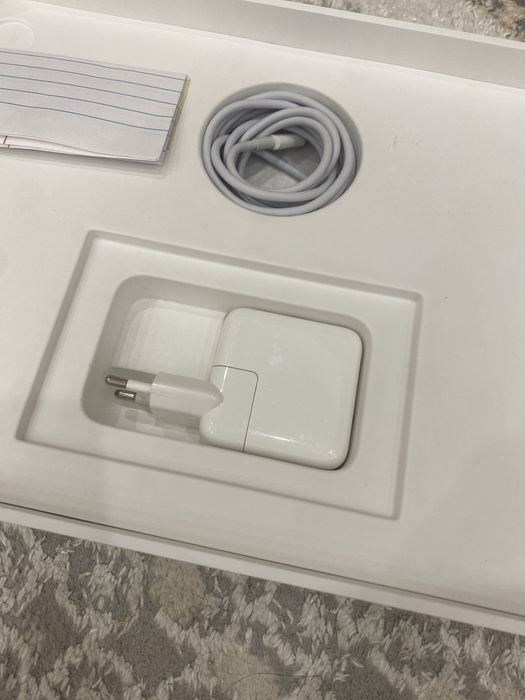 Macbook m1 256gb 8 gb 1 garant