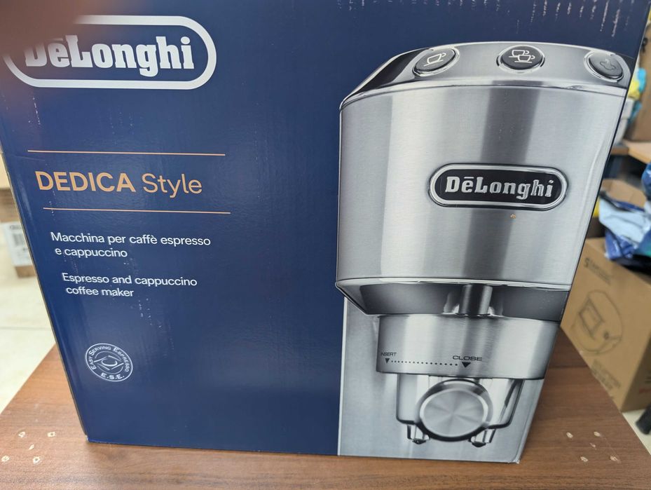 Експресо кафемашини De'Longhi Dedica Style EC 685