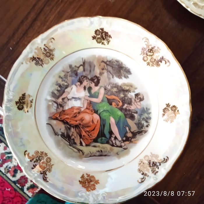 Аргинал Германияда ишлаб чикарилган Мадонна сервиз сотилади.