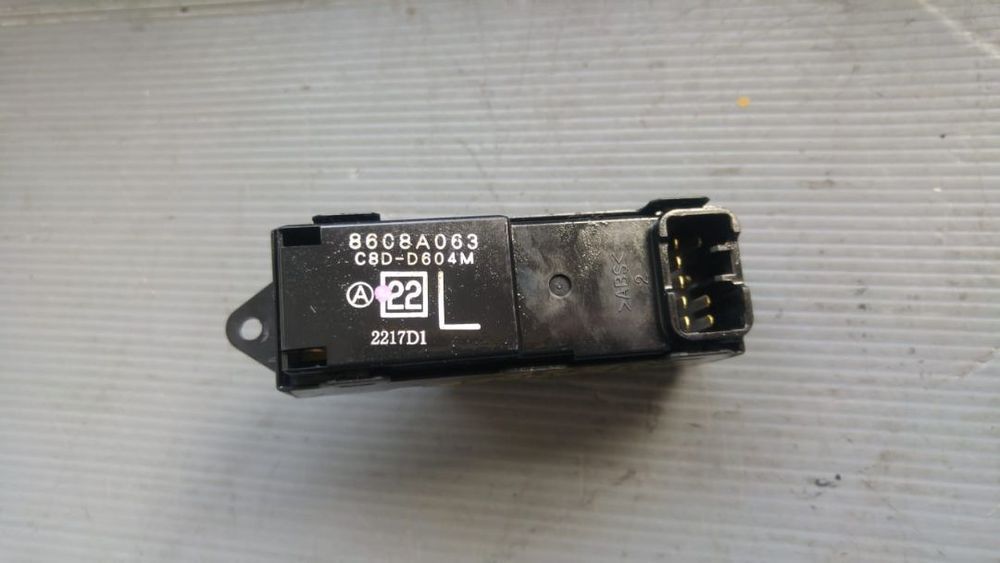 buton geam electric stanga spate mitsubishi outlander 2 2006-8608a063