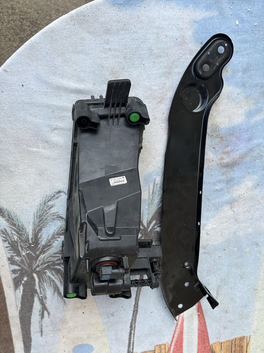 Proiector stânga vw touran.cod:5ta941661.a.