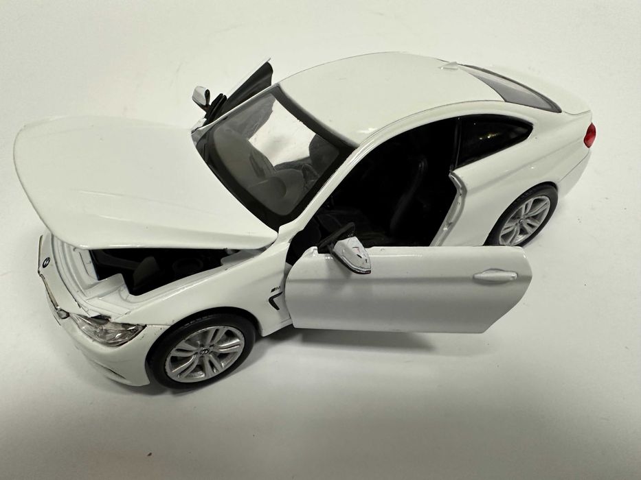 Macheta BMW 4 F32 M Sportpaket scara 1:24