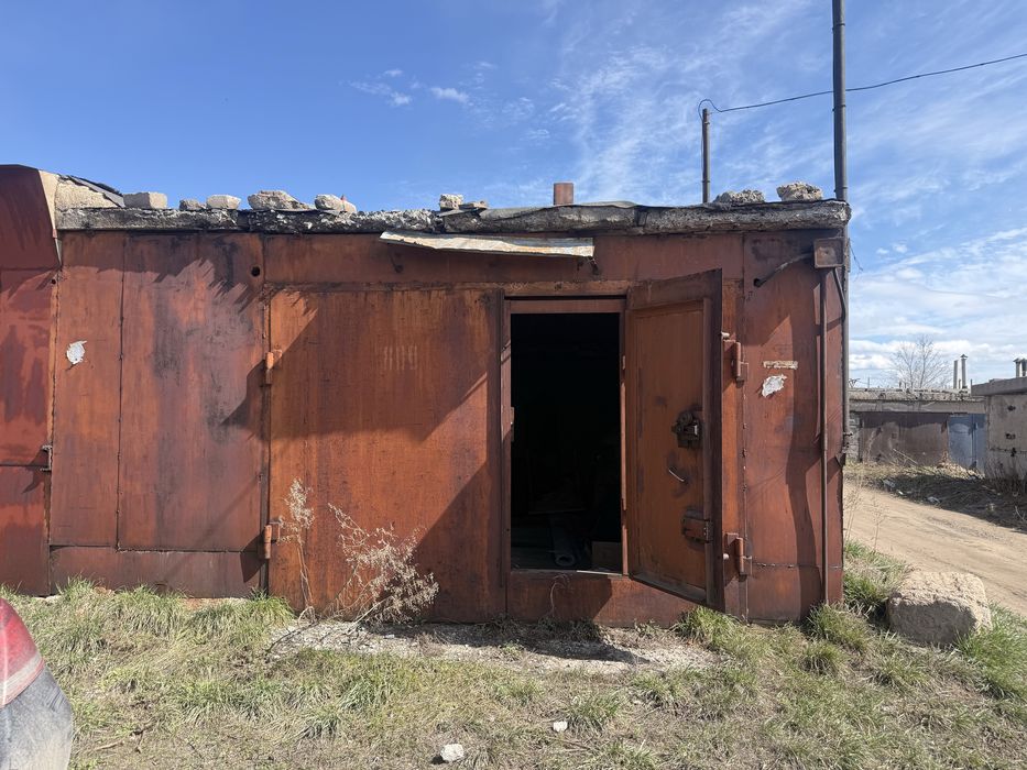 Продам гараж в районе чашки ложки