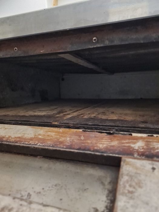 Vând cuptor pizza electric și mai multe  utilaje de bucatarie