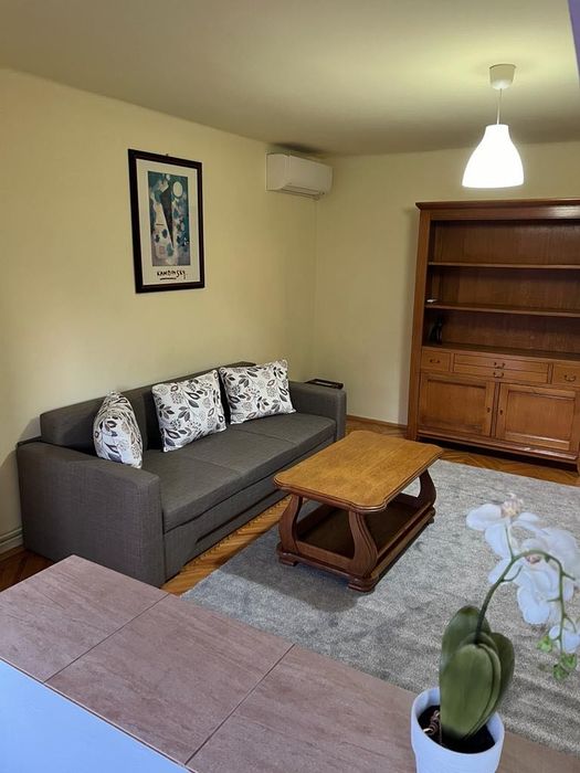 Proprietar, închiriez apartament central 2 camere