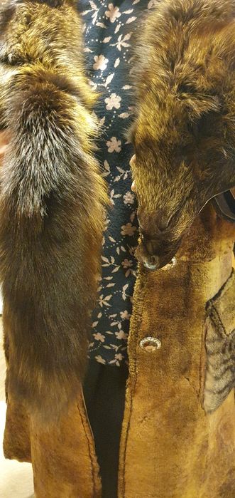 Шубка с лисьим воротником