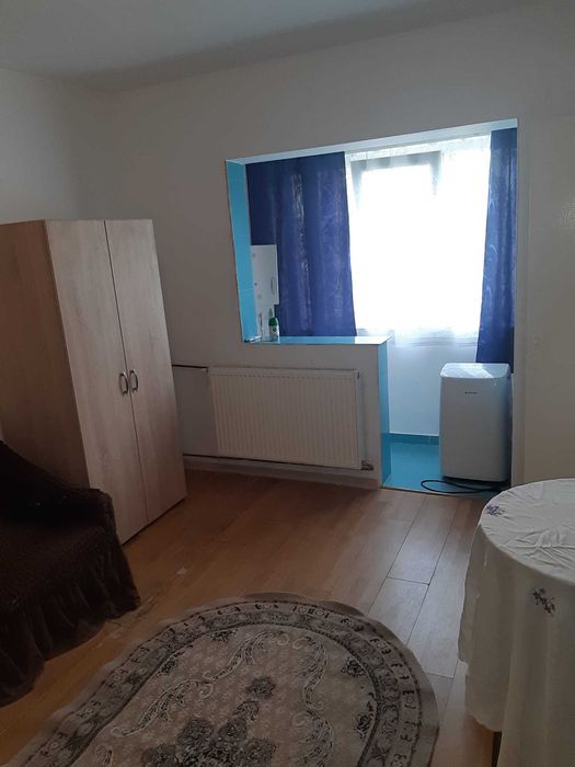 Inchiriez garsoniera