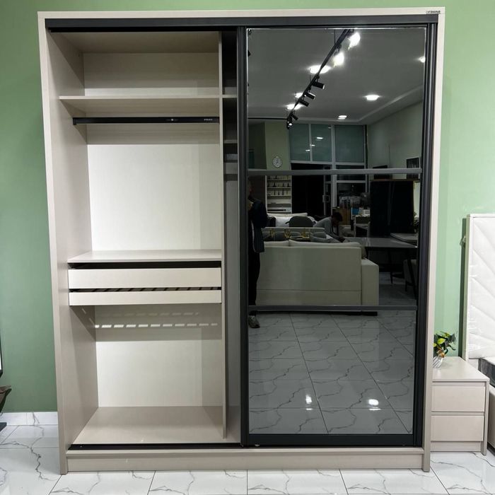 Шкаф купе имеется рассрочка.