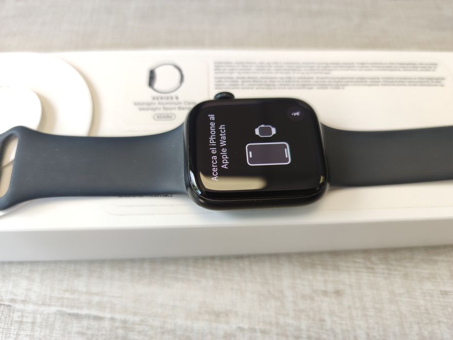 Apple watch series 8 45mm black 96% battery