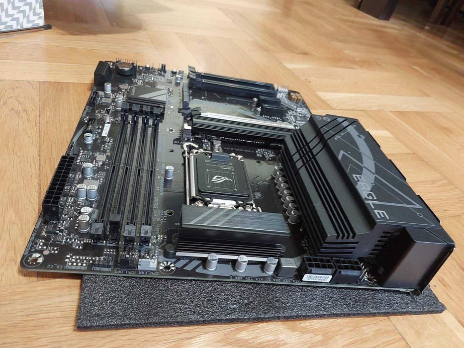 Gigabyte Z790 Eagle AX Wi-Fi DDR5