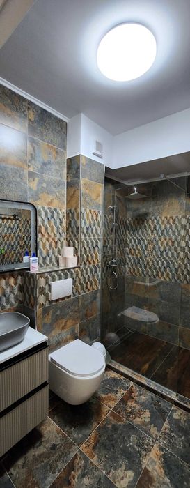 Inchiriez apartament