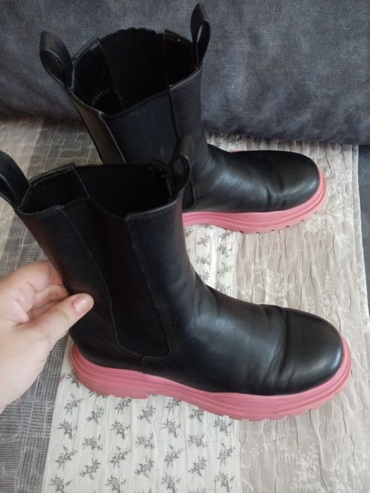 Cizme 35 negre  cu talpa roz