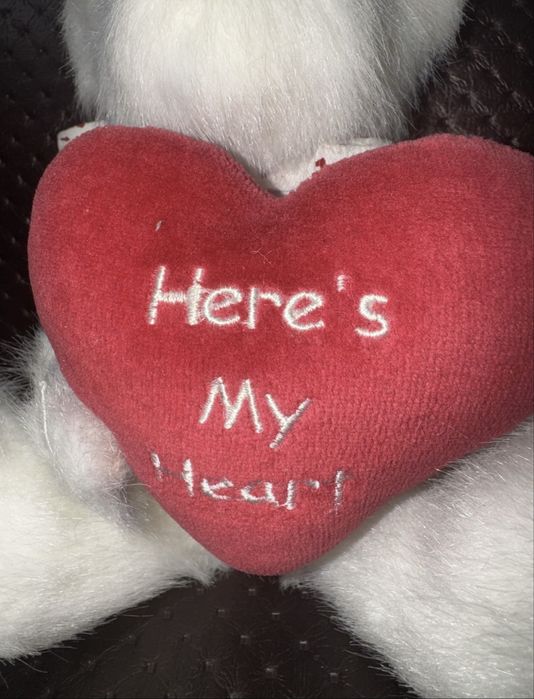 Плюшено мече със сърце