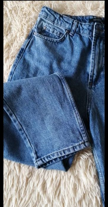 Новые женские джинсы.