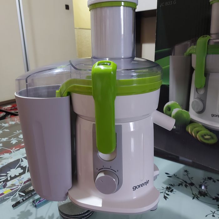 Storcator de fructe impecabil