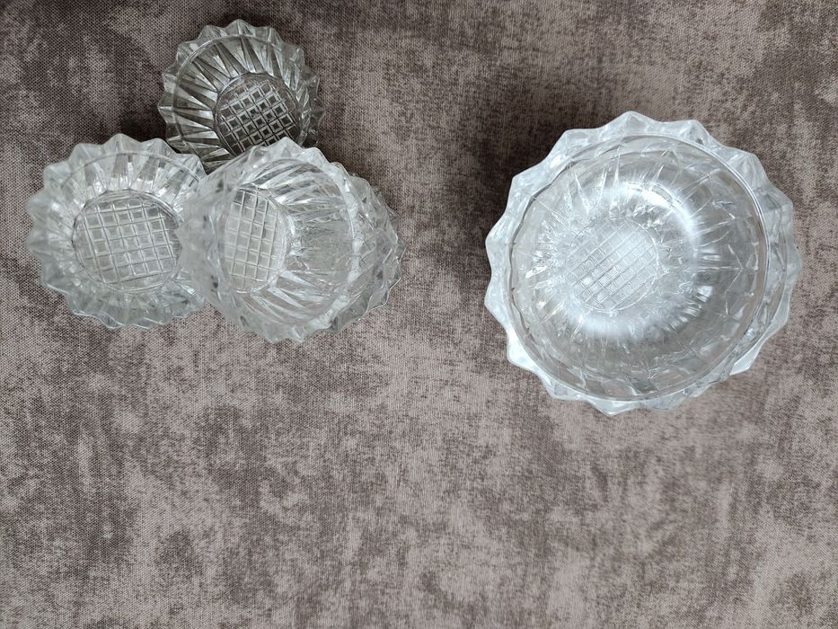 Продам хрустальные рюмки,фруктовницу