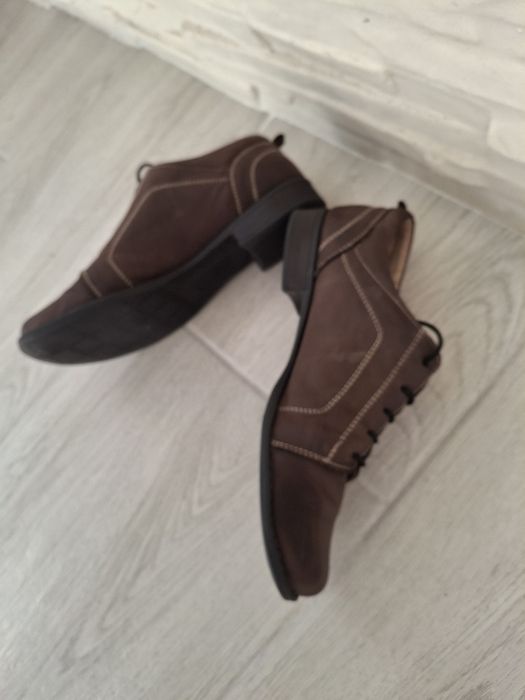 Pantofi damă din piele naturală, marimea 38 in stare foarte bună