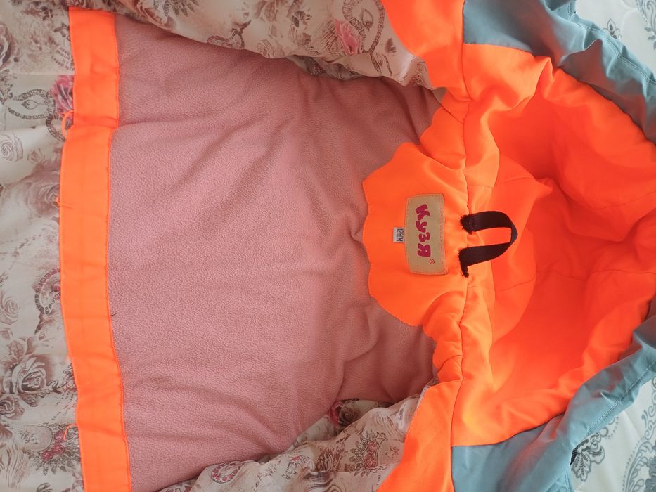 Продам куртку для девочек