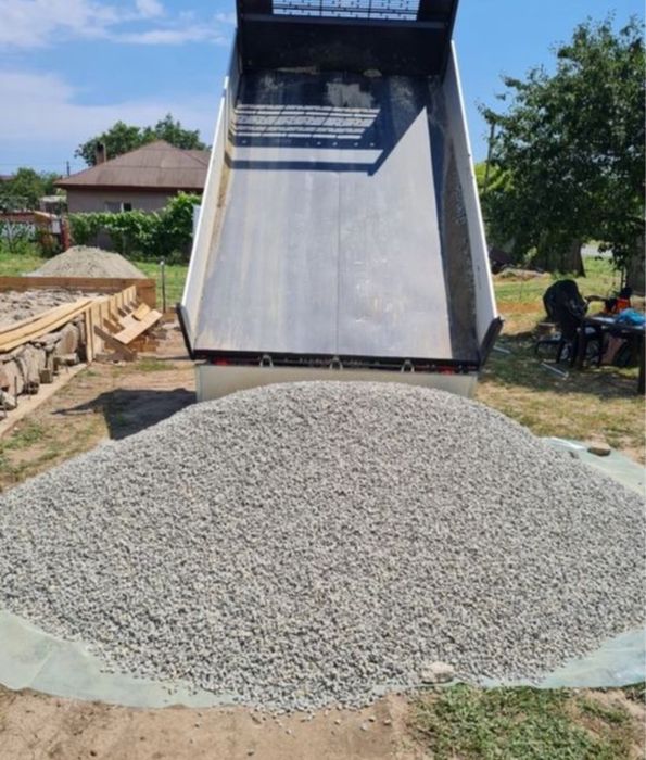 Vand nisip piatra pamant vegetal