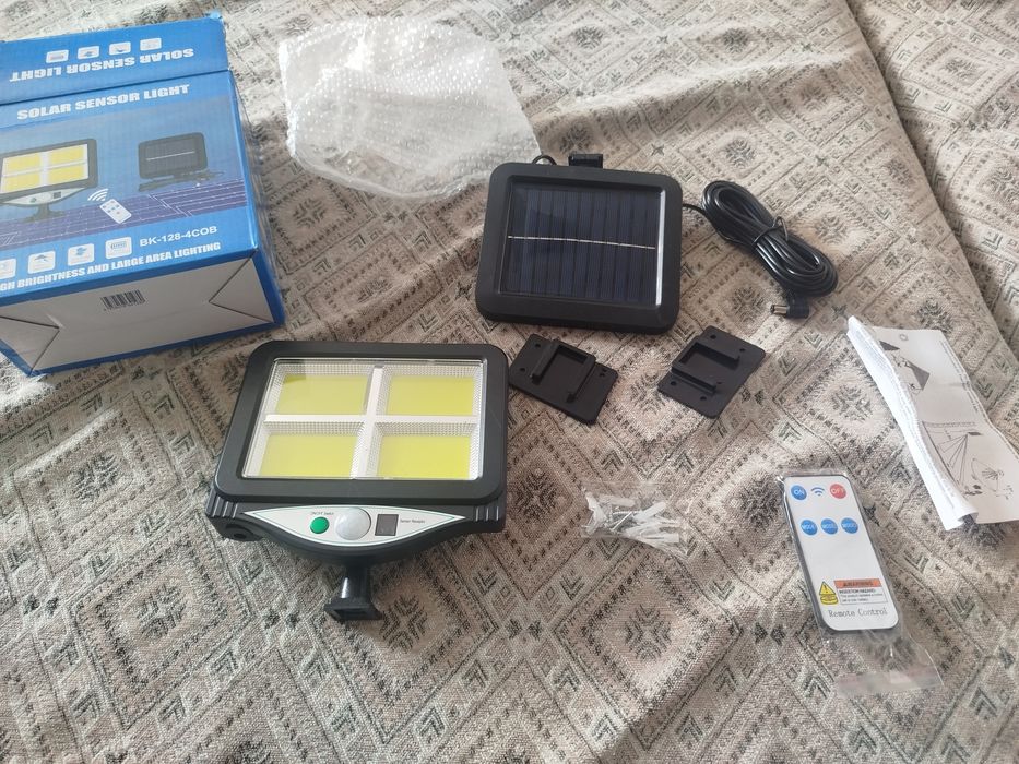 Прожектор солнечный уличный с датчиком движения