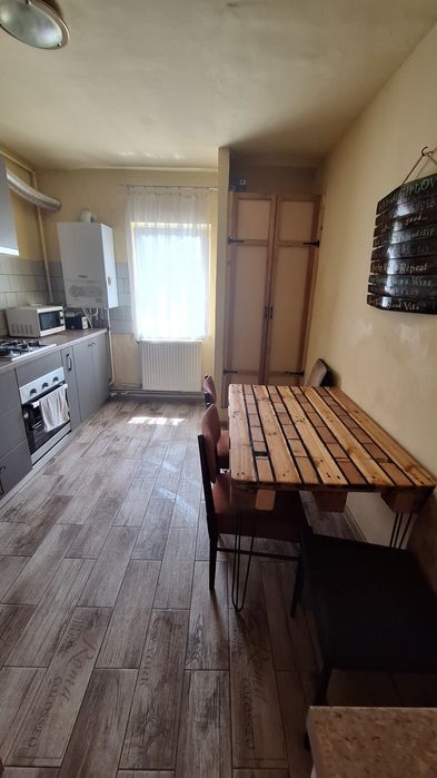 Apartament 2 camere decomandate de închiriat – Dorobanți, etaj 1, ideal pentru un cuplu