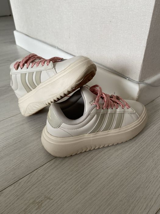 Кроссовки Adidas