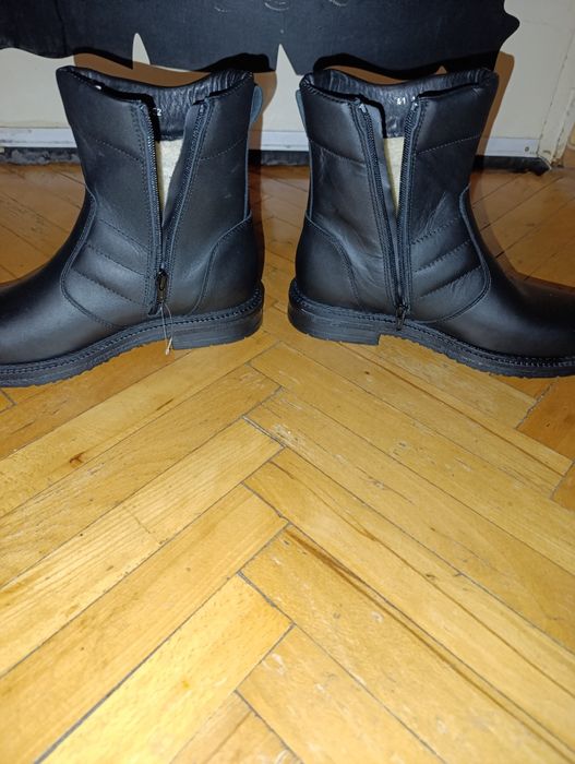 Зимни обувки (боти),нови.